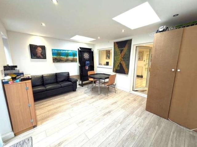 House for sale in Woodside Estate, Houghton Regis