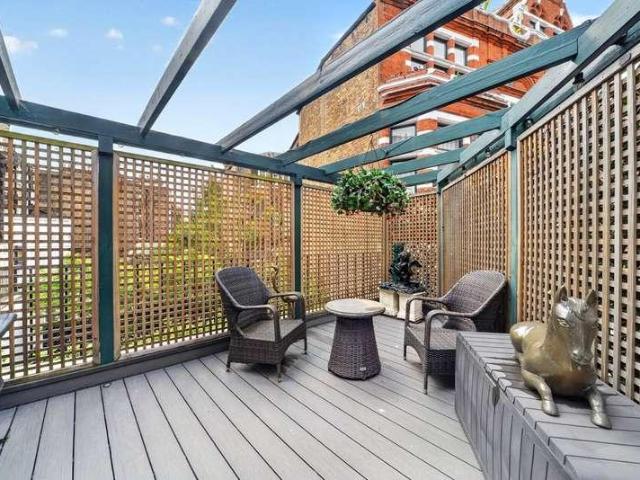 House for sale in Hans Town, Greater London