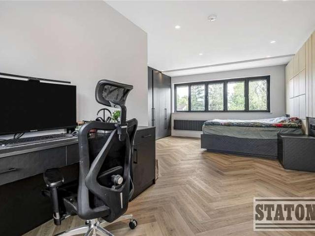 House for sale in Hadley Wood, Greater London