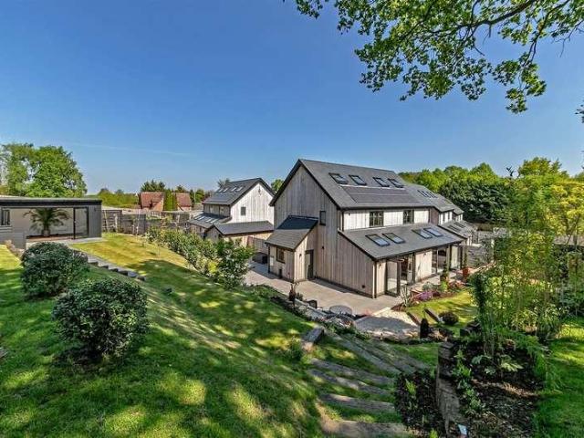 House for sale in Five Acres, Hertfordshire