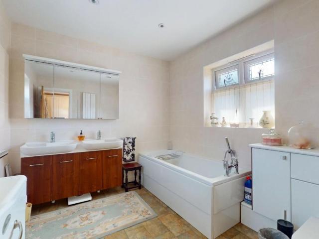 House for sale in Shorne Ridgeway, Hamerton
