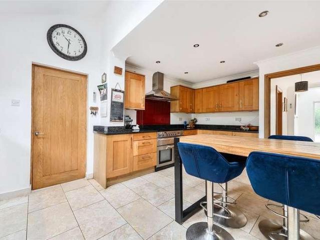 House for sale in Finchampstead