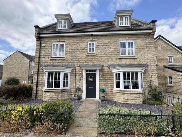 House for sale in Highburton, West Yorkshire