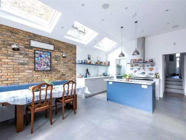 House for sale in Brondesbury, Greater London