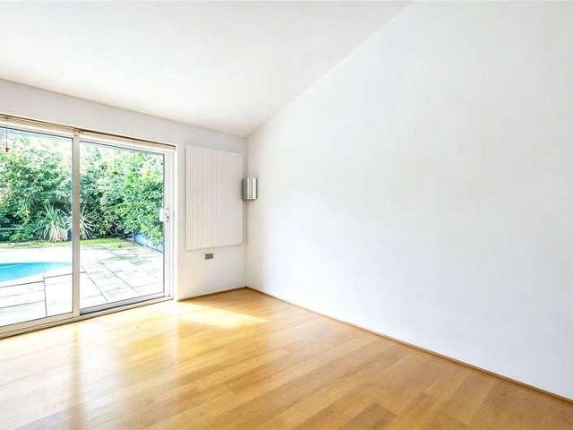 House for sale in Hadley Wood, Greater London