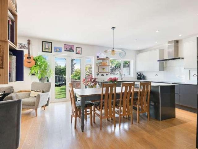 House for sale in Worcester Park, Worcester Park