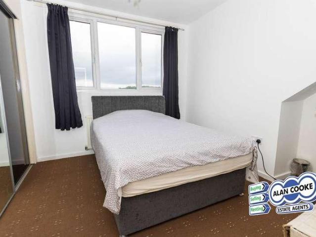 House for sale in Carr Manor, Chapel Allerton