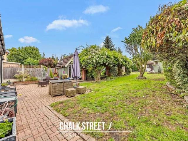House for sale in Rainham, Greater London