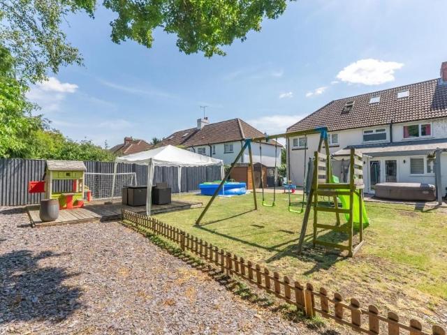 House for sale in Eaton Bray, Bedfordshire
