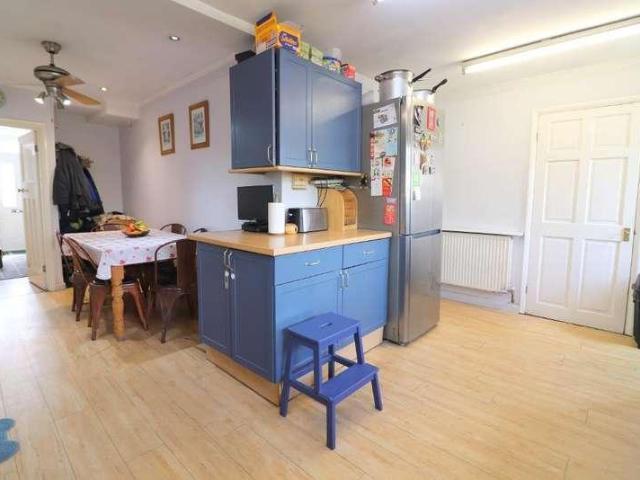 House for sale in Spring Park, Luton