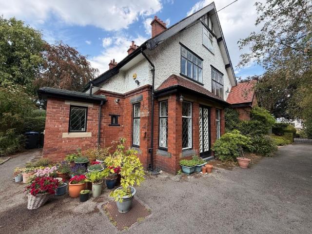 House for sale in Cottingley, West Yorkshire