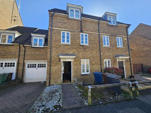 House for sale in Little Stanmore, Greater London