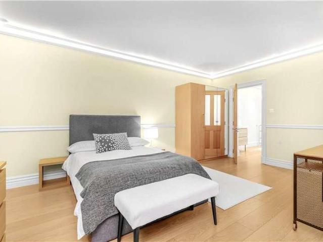 House for sale in Greater London