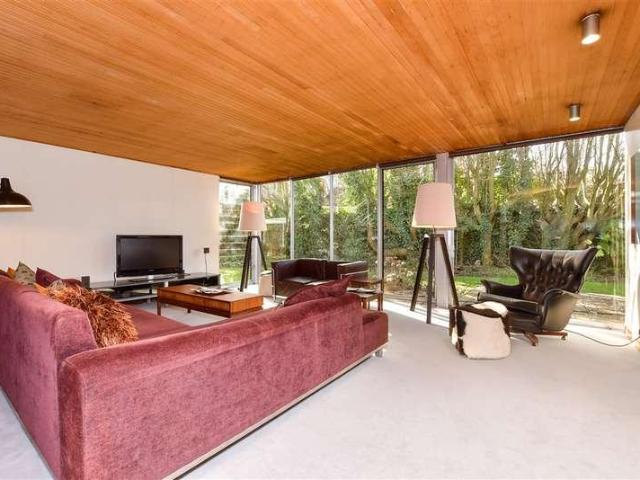 House for sale in Ashtead Park, Pachesham Park