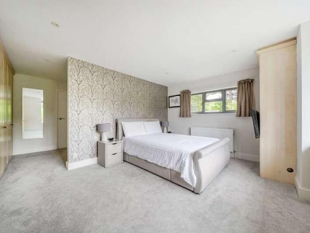 House for sale in Shalford, Westborough