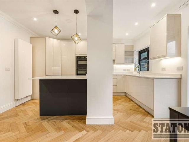 House for sale in Winchmore Hill, Edmonton