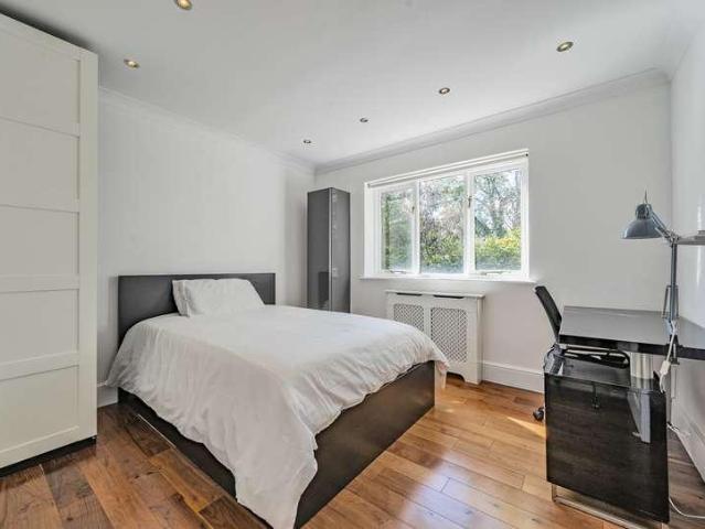 House for sale in Worcester Park, Cuddington