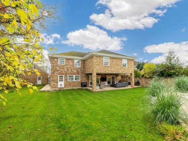 House for sale in Southlea, Datchet