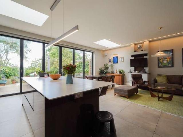 House for sale in Harlesden, Greater London