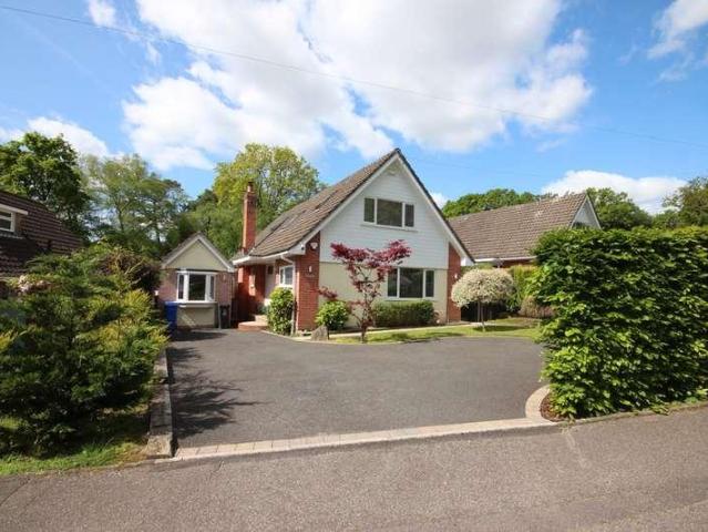 House for sale in Broadstone, Creekmoor