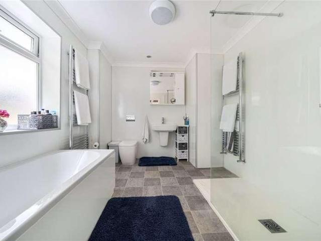 House for sale in Halstock