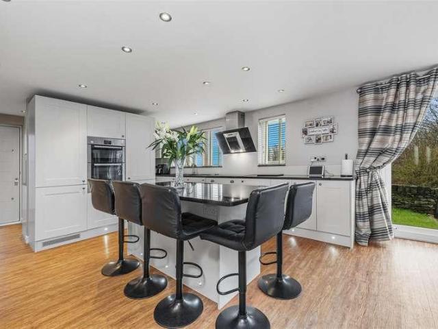House for sale in Clifton, West Yorkshire