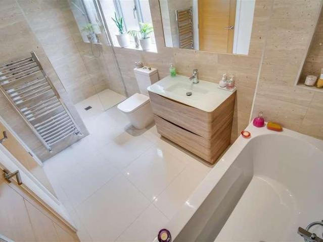House for sale in Overthorpe, West Yorkshire
