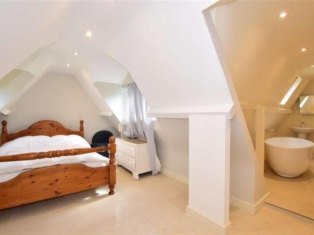 House for sale in Burstow, Hillview