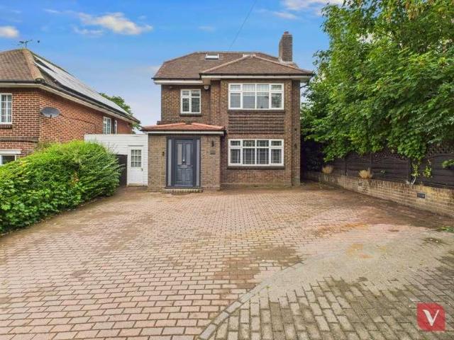 House for sale in Round Green, Spring Park