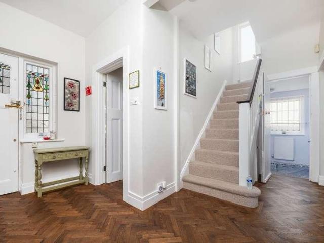 House for sale in Golders Green, Greater London