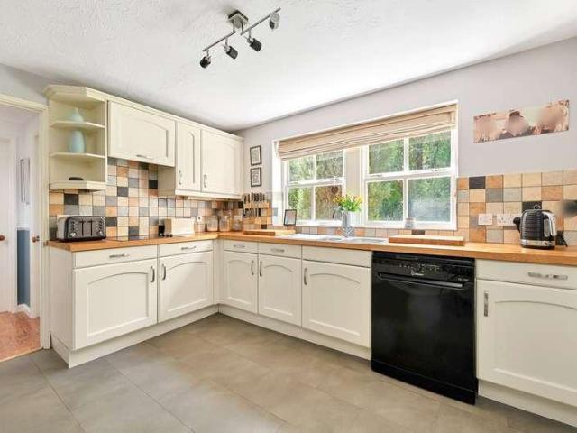 House for sale in Elmfield, Leicestershire