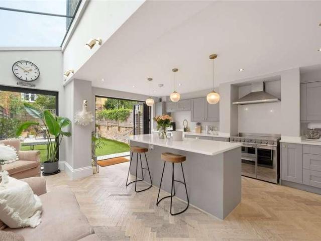 House for sale in Clapham Junction, Greater London