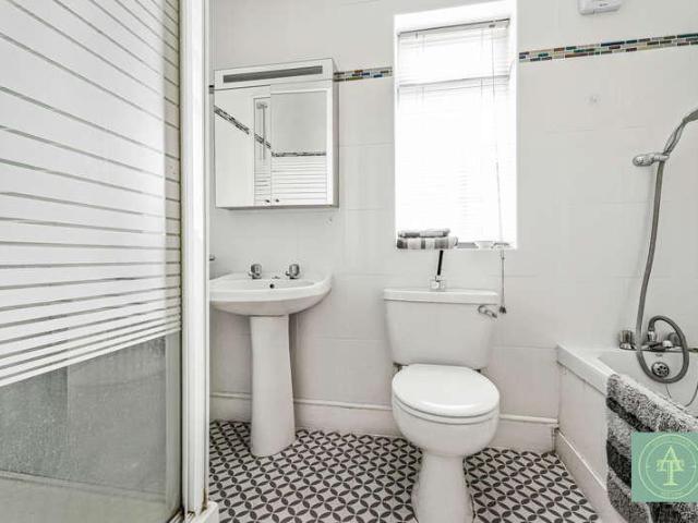 House for sale in Winchmore Hill, Edmonton