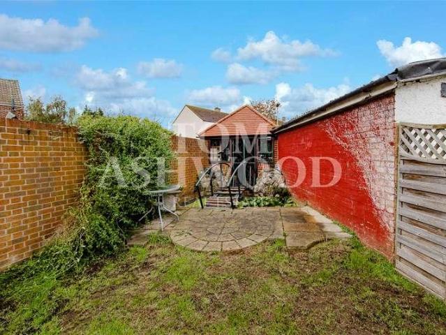 House for sale in Barking, Thames View