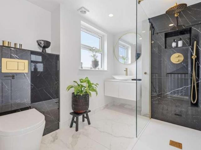 House for sale in Snaresbrook, Greater London