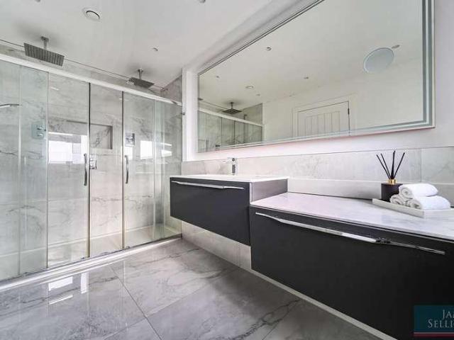 House for sale in Syston, Charnwood