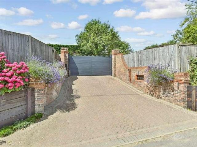 House for sale in Cooling Street, Cliffe Woods