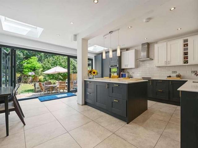 House for sale in Little Stanmore, Greater London
