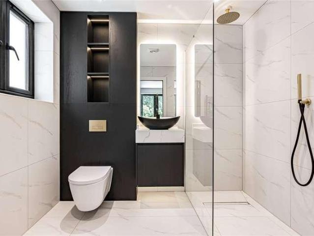 House for sale in Heol-las, Surrey
