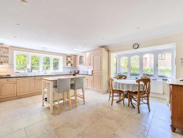 House for sale in Finchampstead