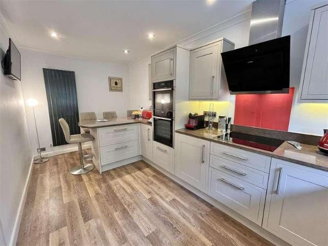 House for sale in Little Padfield, Charlesworth