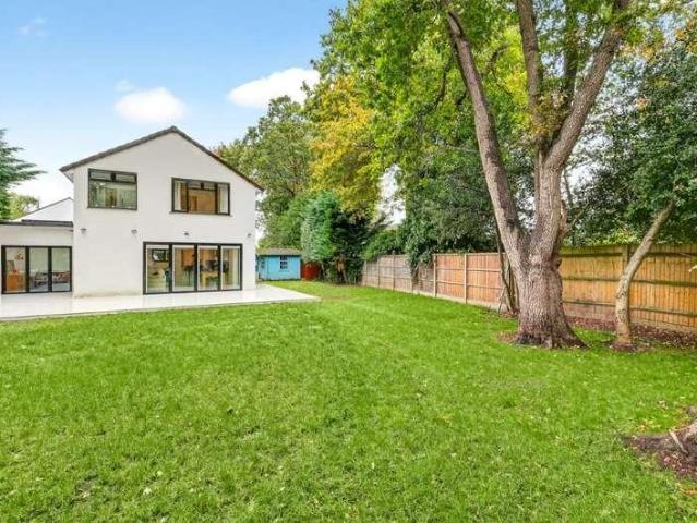 House for sale in Row Town, Surrey