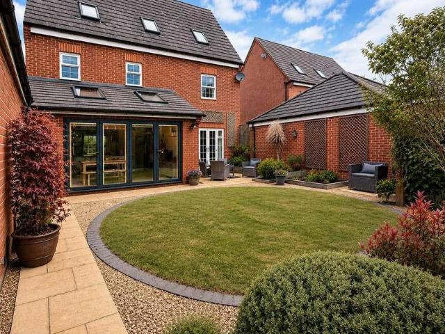 House for sale in Green Close, Warwickshire
