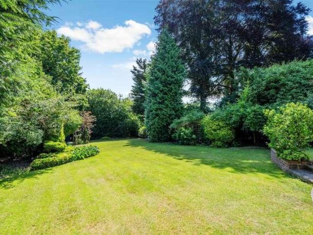 House for sale in Coulsdon, Chipstead