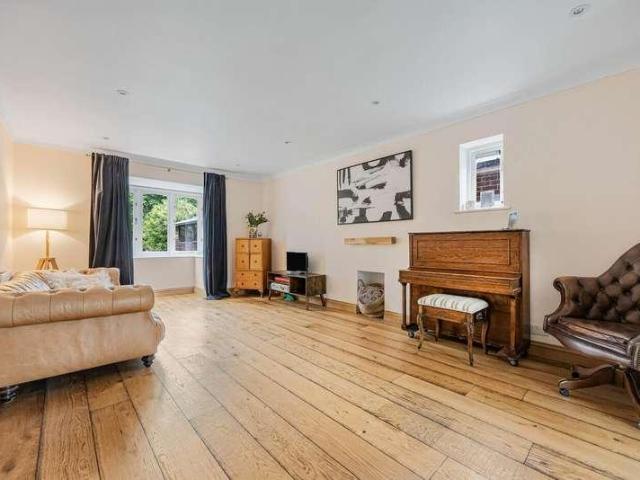 House for sale in Henley-on-Thames, Berrick Salome