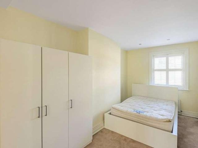 House for sale in Uxbridge, Gould's Green