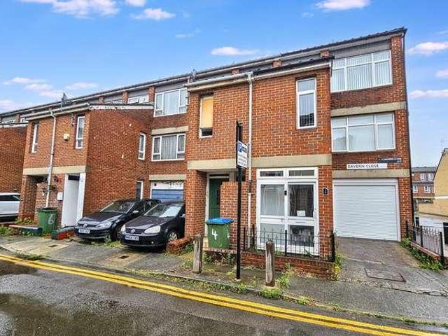 House for sale in East Greenwich, Greater London