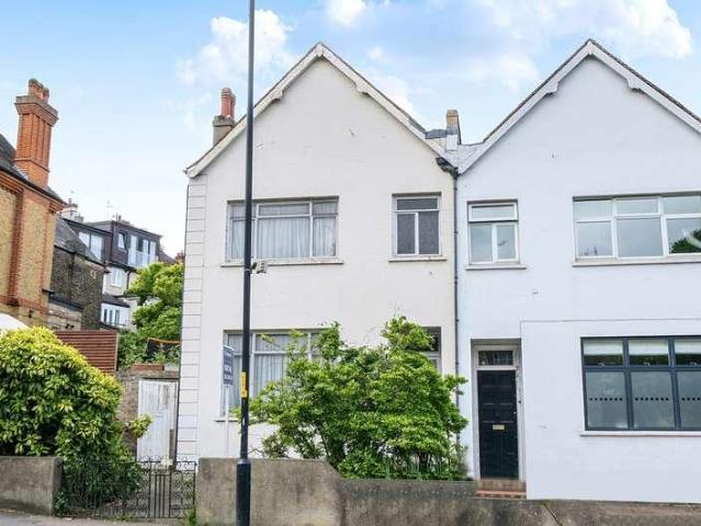 House for sale in Nunhead, Greater London