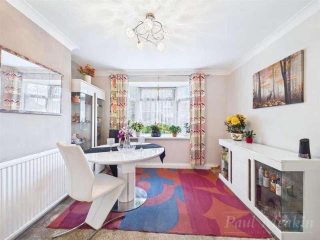 House for sale in London Borough of Croydon, Selsdon