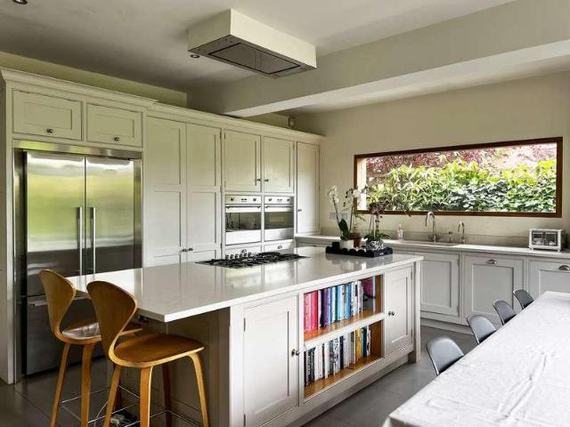 House for sale in Cricklewood, Greater London